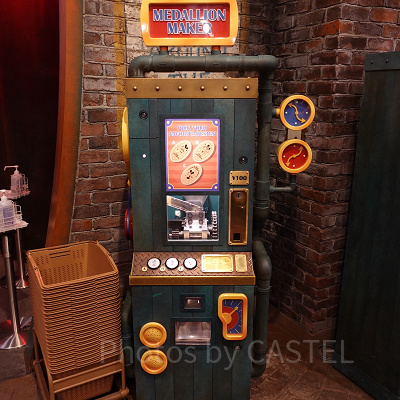 ギャグファクトリー／ファイブ・アンド・ダイムのメダリオンメーカー