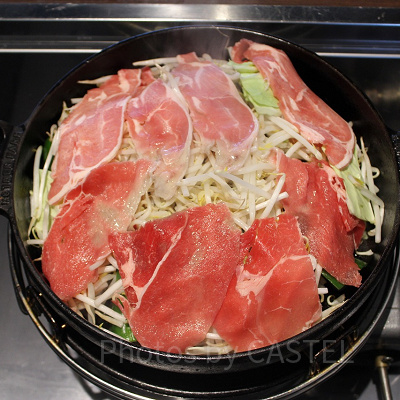 ラム、豚、牛が味わえるジンギスカン