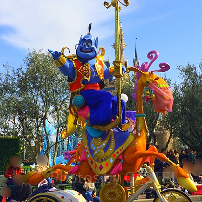 ジーニーも陽気に登場