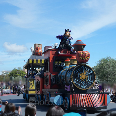 ゴースト仕様のウエスタンリバー鉄道のフロート（2023年撮影）