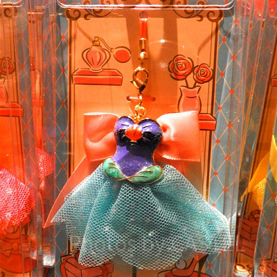 ガーリーなストラップ