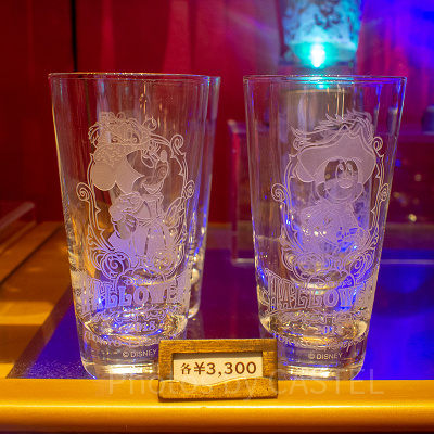 Disney - アナハイム　ディズニー　毒リンゴ　蓋付きカップ マグカップ（毒リンゴ）| キャステル | CASTEL ディズニー情報