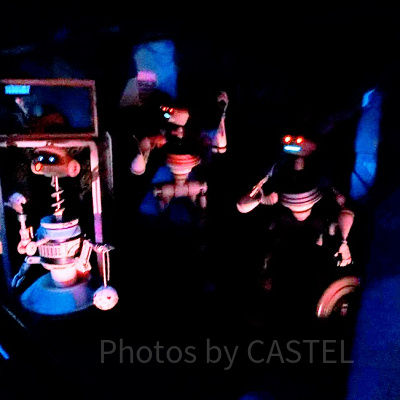 ドロイドがさす方向へ進もう