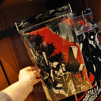 ゴジラ対エヴァンゲリオンフェイスタオル