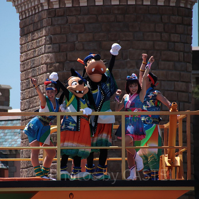 仲良し親子のグーフィーとマックス