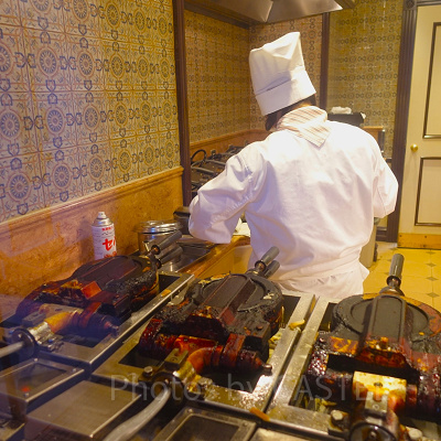 グレートアメリカン・ワッフルカンパニー：店内でミッキーワッフルを焼き上げる様子
