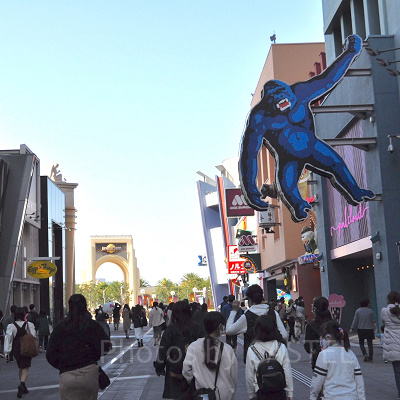 ユニバーサルシティを歩くゲスト