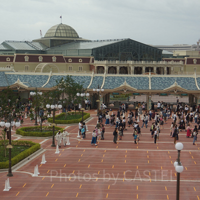 開園時間に近づくにつれて増えていくゲスト