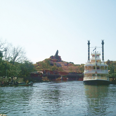 トムソーヤ島とアメリカ河の中間