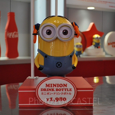 ハピネスカフェのカウンター/ミニオン・ドリンクボトル（1,980円）