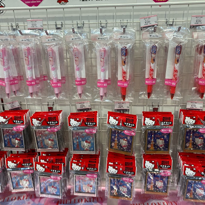 ハローキティボールペンとマグネット