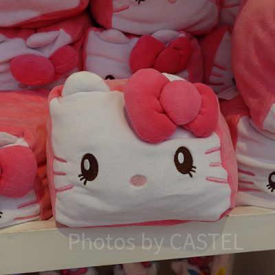 ハローキティのキューブ型クッション
