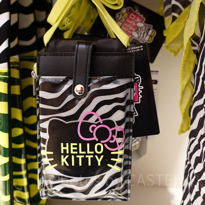 ハローキティ　スマホポーチ