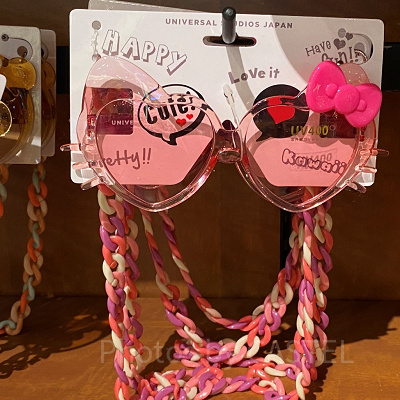 ハローキティのチェーン付きサングラス