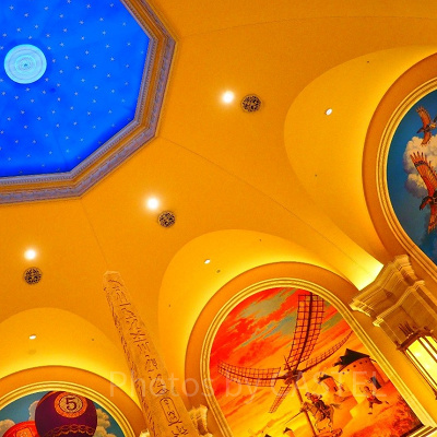 ソアリンの建物内にある隠れミッキー