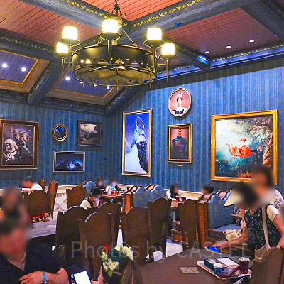 アレンデール・ロイヤルバンケットのダイニング（肖像画ギャラリー）