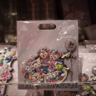 香港ディズニー20周年「ダッフィー&フレンズ・グランドセレブレーショングッズ」:ピンバッジ