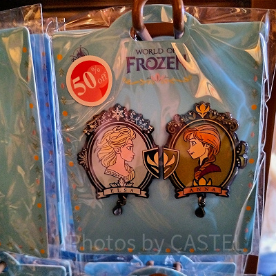 香港ディズニーアナ雪グッズ:アナとエルサのペアピンバッジ