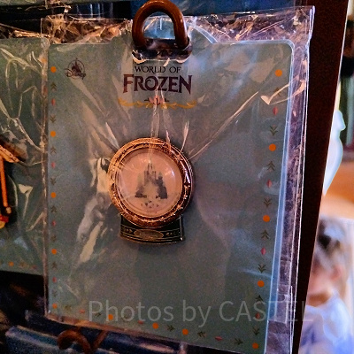 香港ディズニーアナ雪グッズ:アレンデール城のピンバッジ