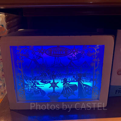 香港ディズニーアナ雪グッズ：ワールドオブフローズンの光るオブジェ