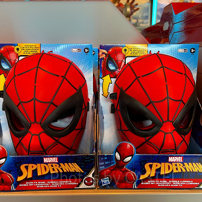 香港ディズニーマーベルグッズ：クラシック版スパイダーマンのマスク