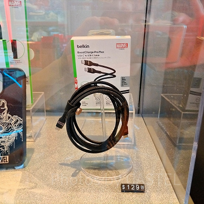 香港ディズニーマーベルグッズ：マーベルロゴのCタイプ端子USBコード