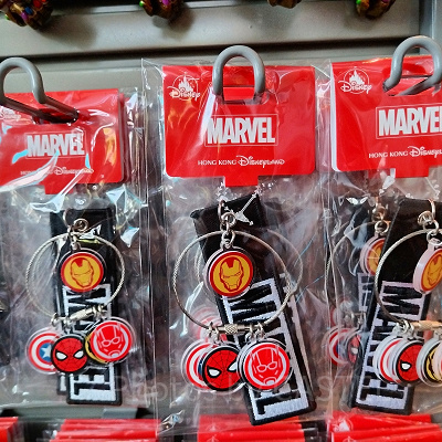 香港ディズニーマーベルグッズ:マーベルロゴのストラップキーチェーン