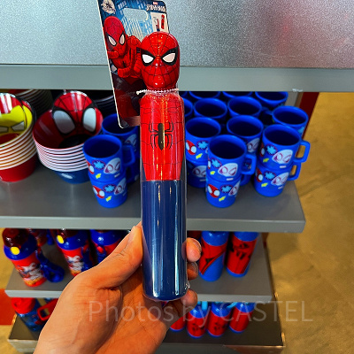 香港ディズニーマーベルグッズ:スパイダーマンのカトラリー入りスティック
