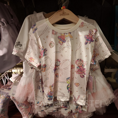 香港ディズニー20周年「ダッフィー&フレンズ・グランドセレブレーショングッズ」:総柄Tシャツ(子供用)