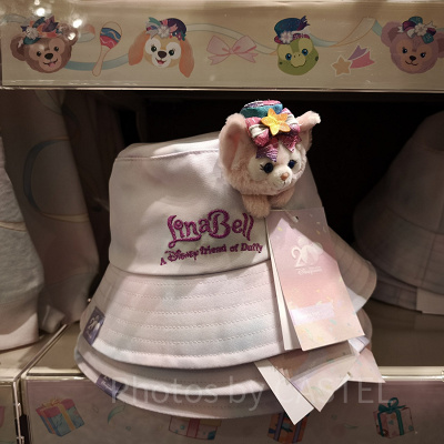 香港ディズニー20周年「ダッフィー&フレンズ・グランドセレブレーショングッズ」:リーナベルのフェイスマスコット付バケットハット