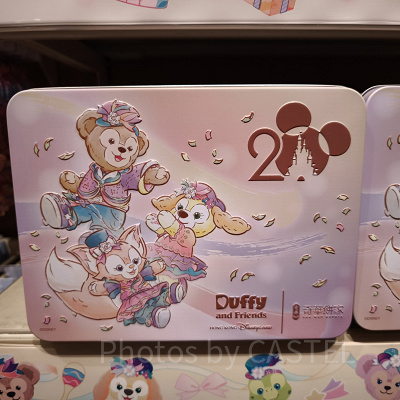 香港ディズニー20周年「ダッフィー＆フレンズ・グランドセレブレーショングッズ」：奇華餅家コラボお菓子缶（シガール）