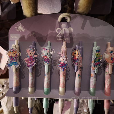 香港ディズニー20周年「ダッフィー&フレンズ・グランドセレブレーショングッズ」:カラーボールペン7本セット