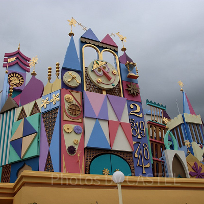 イッツアスモールワールドの待ち時間はどれくらい？