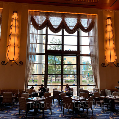 ディズニーアンバサダーホテルのレストラン「ハイピリオン・ラウンジ」