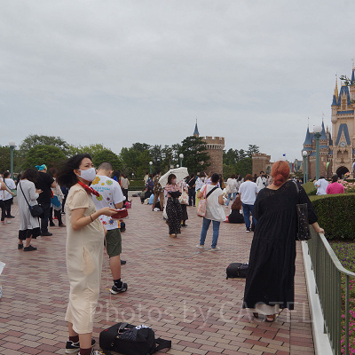 実際はこれぐらいのソーシャルディスタンスをキープしています