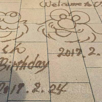 USJの駐車場でサプライズイラストを描いてもらいました