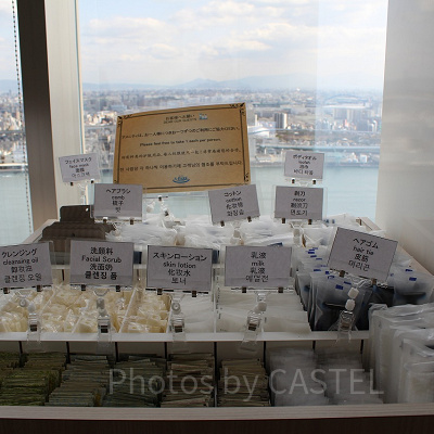 スキンケア用品以外にもヘアゴムやクリップも用意