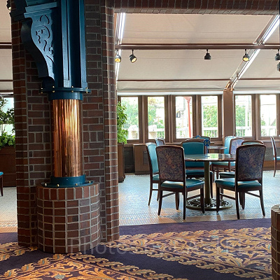 ロンバーズ・ランディング店内