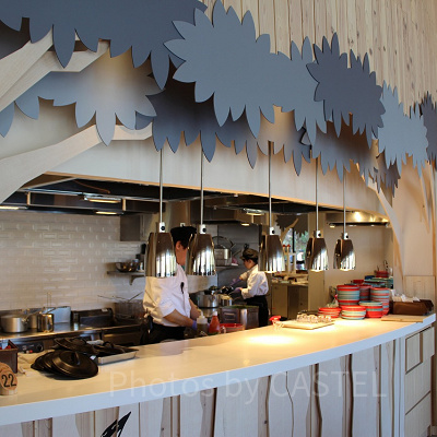 西川材を使ったレットゥラの店内