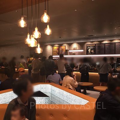 「スターバックス コーヒー トレイダーズ・パッセージ店」店内の様子