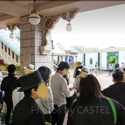 エスカレーター(画像奥)付近の検査場の様子