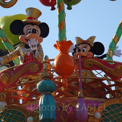 パレードの待ち時間に食べるのがオススメです！