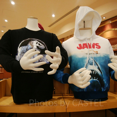 ジョーズパーカー（右）