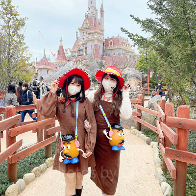 ファンキャップ×ブラウンでジェシーのリンクコーデ