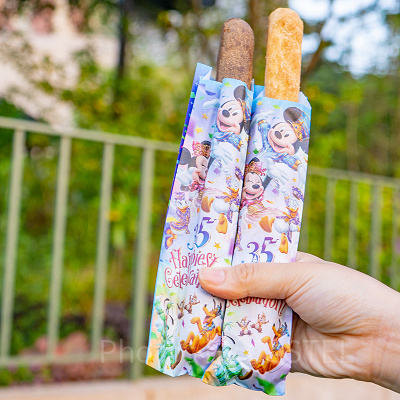 左：ティポトルタ（チョコレート）