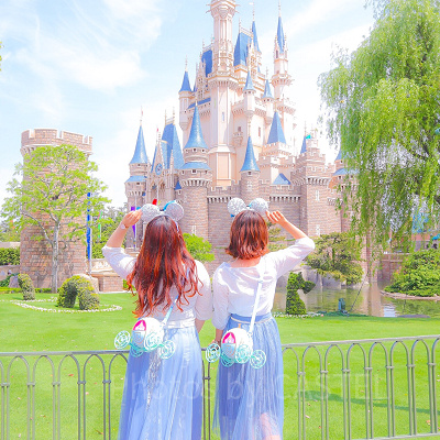 ライトブルー×ホワイト×シルバーのシンデレラの双子コーデ