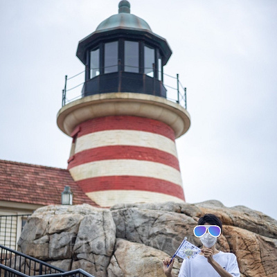 灯台とディズニー20周年フラッグ