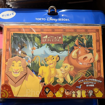 ライオンキングのシンバ（中央ライオン左）とナラ（中央ライオン右）