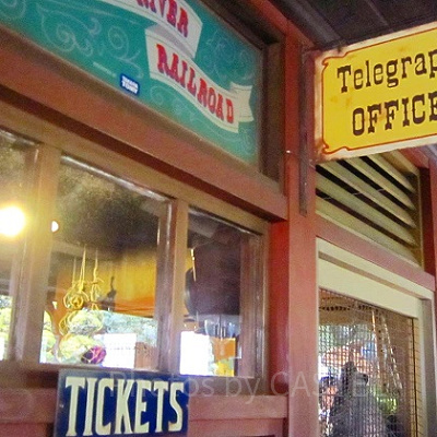 並んでいる間に探してみよう