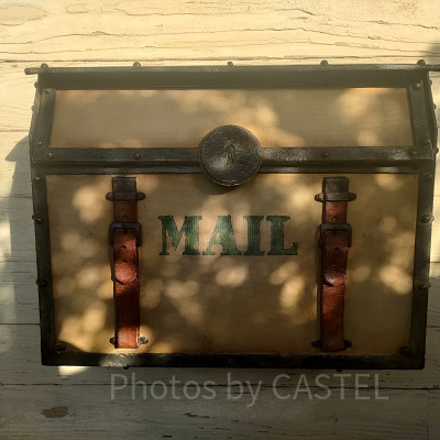 ロストリバーアウトフィッター入り口のポスト